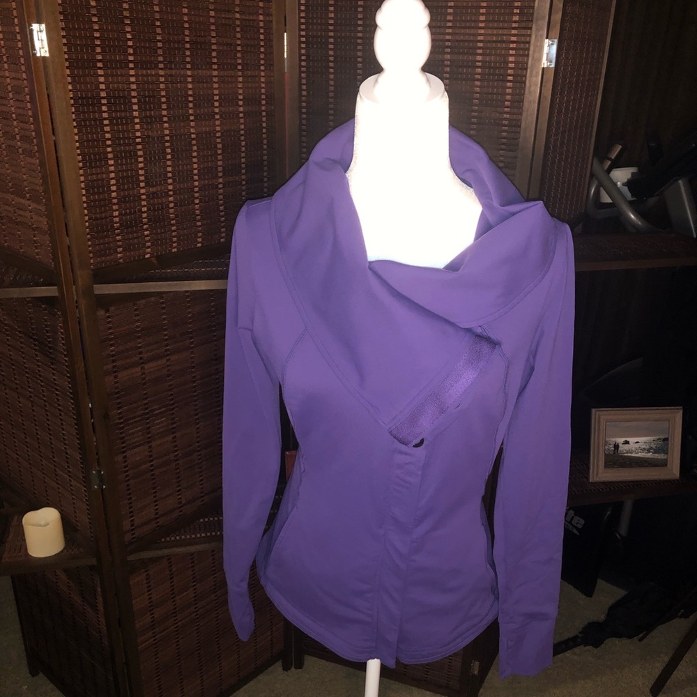 Lucy Sculpted performance button up cowl neck